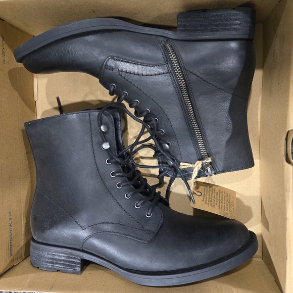 Born Boreen Black Leather Boots Lace Up Supple And New In The Box - Picture 1 of 7